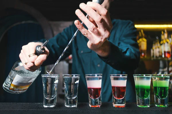 Barman Pouring Alcoholic Shots Bar Counter Restaurant — Stock Photo, Image