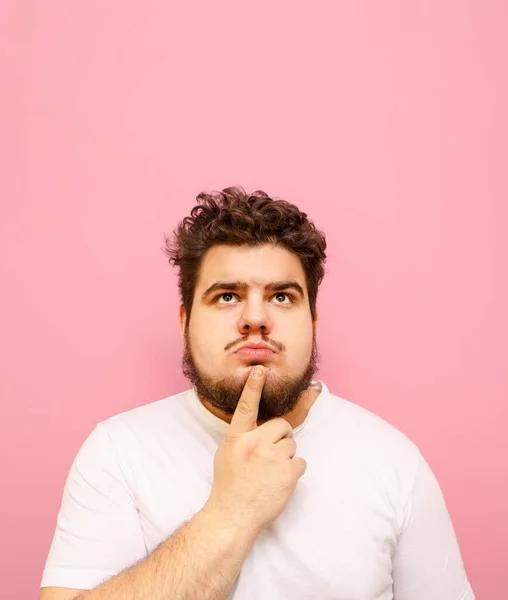 Vertical Portrait Pensive Young Man Beard Overweight Pink Background Looking — стоковое фото