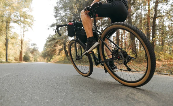 Closeup Photo Man Riding Extreme Bicycle Forest Road Cyclist Motion — Stock Photo, Image