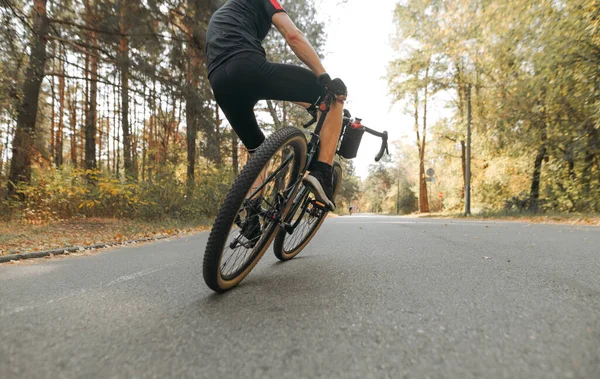Action Photo Cyclist Speeding Extreme Riding Road Forest Cropped Extreme — Stock Photo, Image