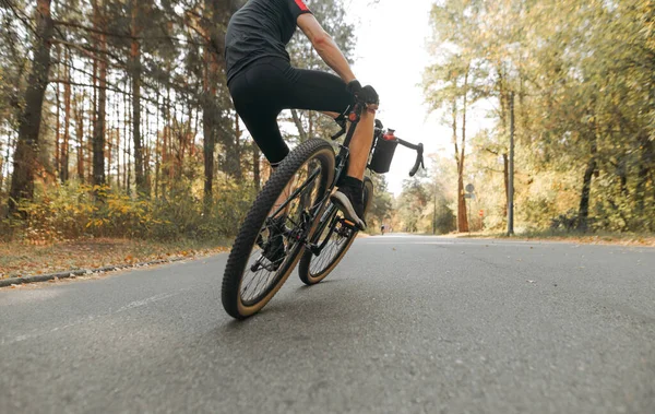 Azione Foto Ciclista Eccesso Velocità Guida Estrema Sulla Strada Nella — Foto Stock