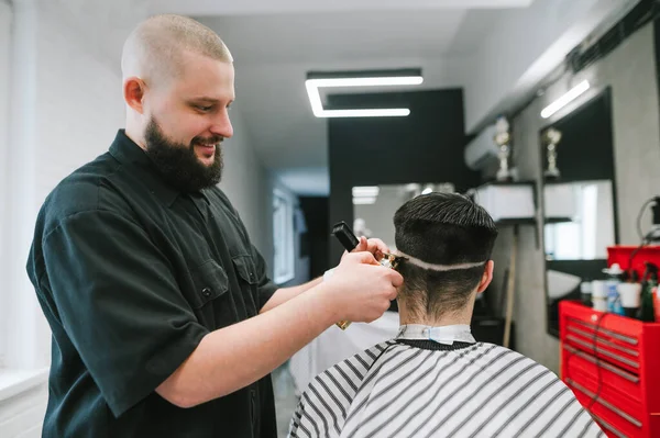 Positive Bearded Male Hairdresser Clips Client Clipper Looks Man Head — Stock Photo, Image