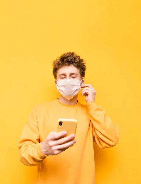 Positive Guy Medical Mask Smartphone His Hands Listens Music Wireless — Stock Photo, Image