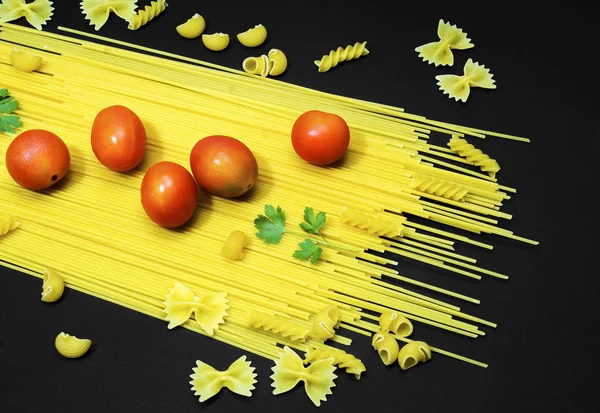 Beautiful long spaghetti — Stock Photo, Image