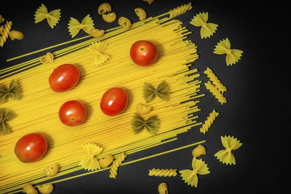 Beautiful long spaghetti — Stock Photo, Image