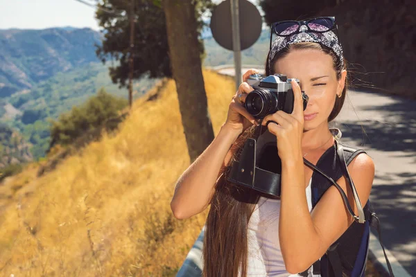 Kız kamera ile Gezgin