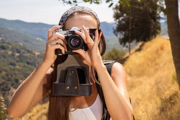 Kız kamera ile Gezgin