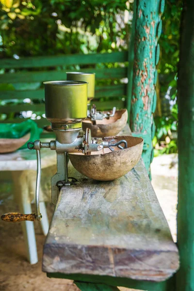 旧咖啡研磨机和可可研磨机 — 图库照片