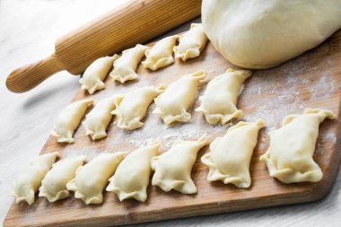 Stüdyoda güzel, kör Raliolli fotoğraflandı.