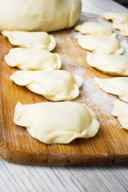 Stüdyoda güzel, kör Raliolli fotoğraflandı.