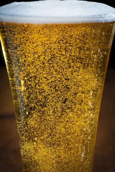 Vaso Cerveza Ligera Con Cacahuetes Fue Fotografiado Estudio — Foto de Stock