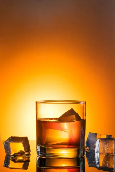 Simple Glass Whiskey Ice Photographed Black Glass — Stock Photo, Image