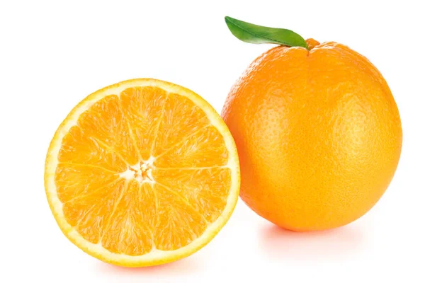 Gyönyörű Friss Érett Narancs Egy Fehér Háttér — Stock Fotó