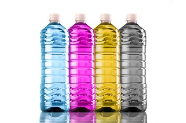 Dört temel yazdırma renginde şişeler Cmyk