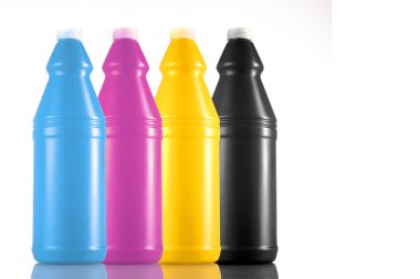 Dört temel yazdırma renginde şişeler Cmyk