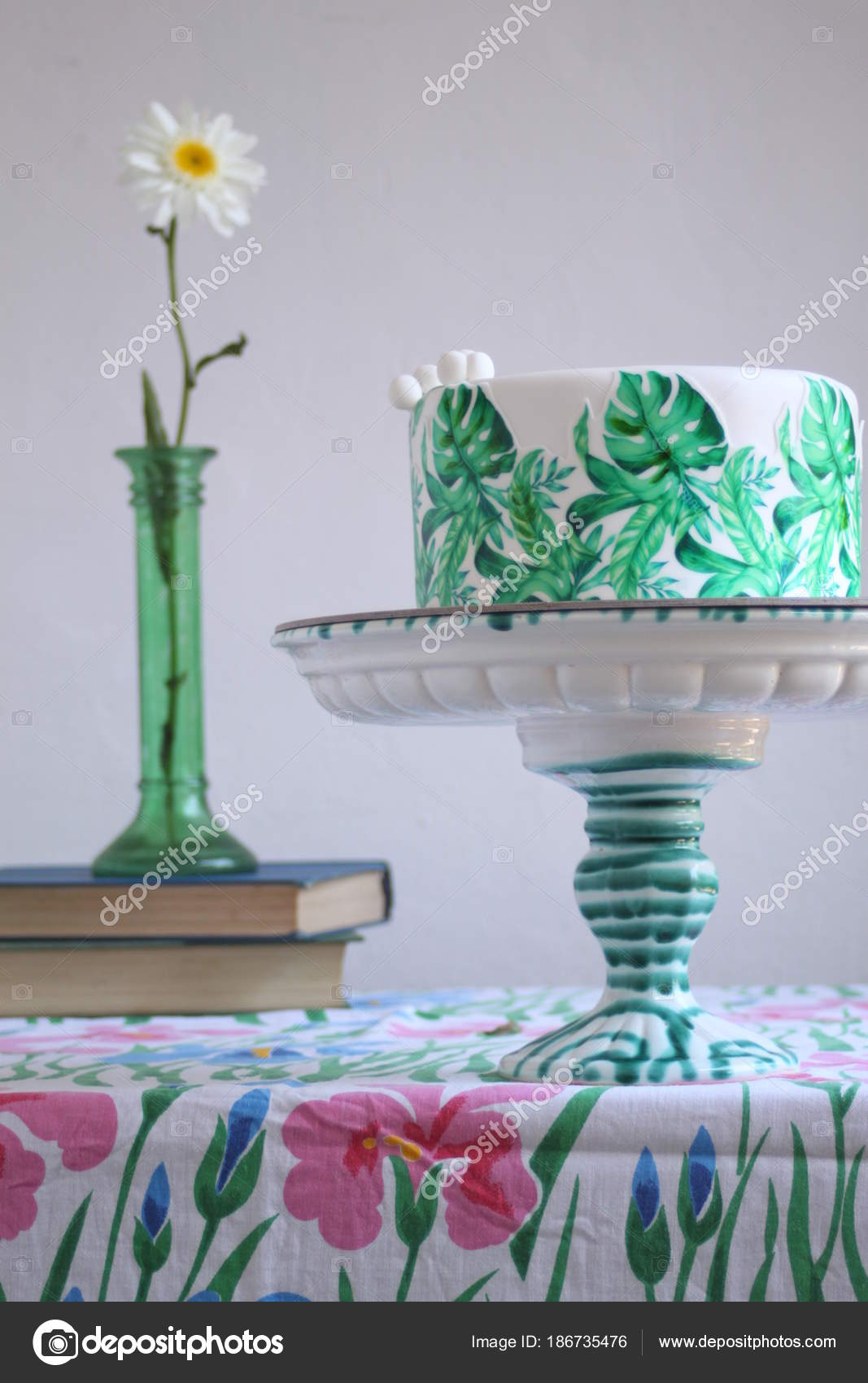 Holiday Cake Palm Leaves Design Tropical Birthday Party Inspiration Tasty Stock Photo by ©mateja.stanojevic 186735476 Holiday Cake Palm Leaves Design Tropical Birthday Party Inspiration Tasty Stock Photo By ©Mateja.Stanojevic 186735476