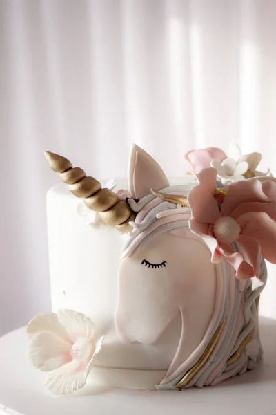 Closeup White Homemade Cake Decorated Flowers Muzzle Unicorn — Stock Photo, Image