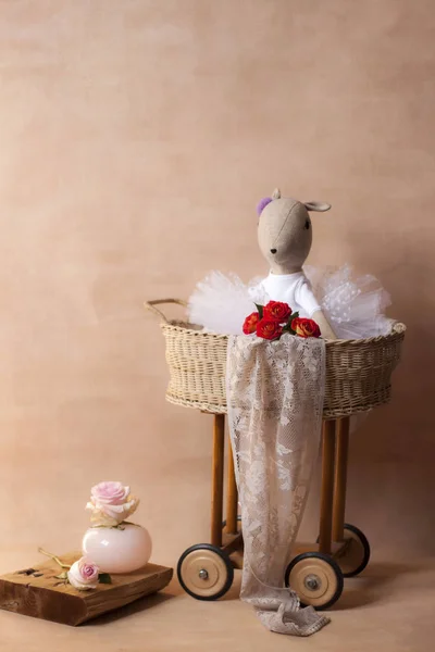 Closeup Handmade Fawn Deer Doll Bouquet Red Roses Wooden Basket — Stock Photo, Image