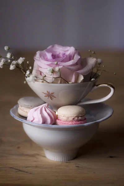 Closeup Cup Cookies Decorated Table Flowers — Stock Photo, Image
