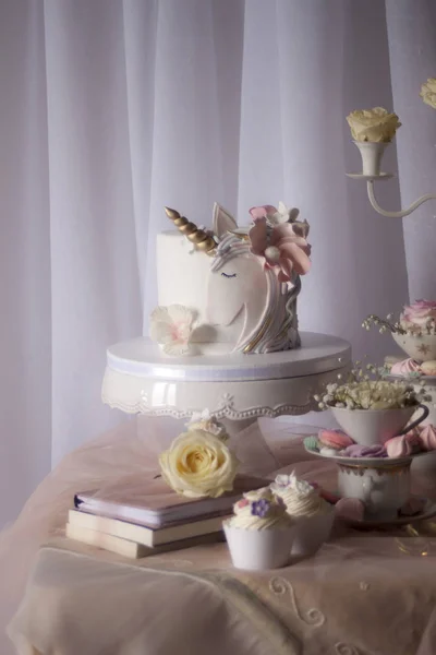 Closeup White Homemade Cake Decorated Flowers Muzzle Unicorn Table Utensil — Stock Photo, Image