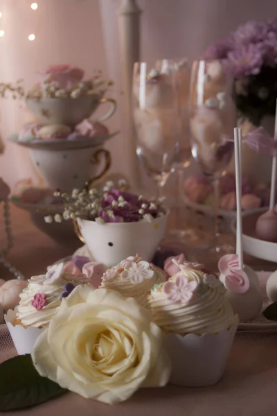 Closeup Cups Cookies Decorated Table Flowers — Stock Photo, Image