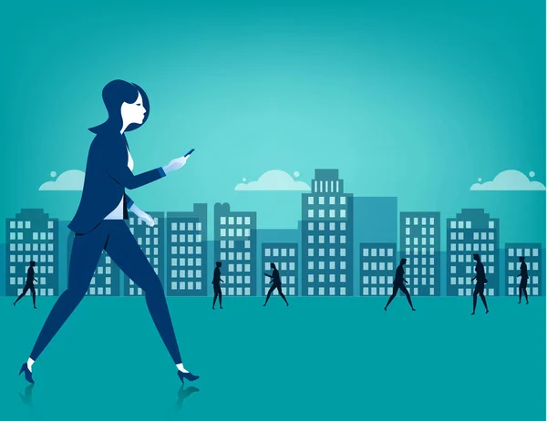 Geschäftsfrau läuft mit Smartphone durch die Stadt — Stockvektor