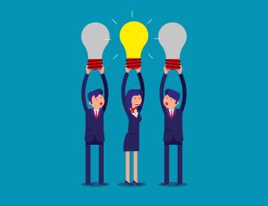 İş ekibi fikir ampulleri başının üzerinde tutarak. Kavram b