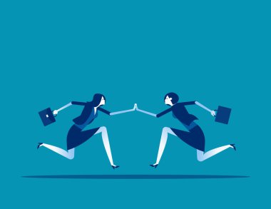 İş ekibi koşuyor ve beşlik çakıyor. Değişim ve Destek kavramı