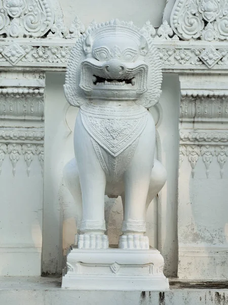 ライオン ・ ゲート ・ ガーディアンの石の彫刻 — ストック写真