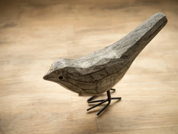 Scultura in legno uccello — Foto Stock