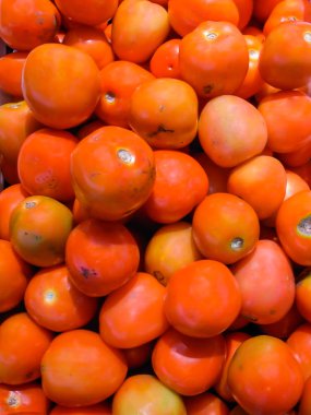 yığılmış kırmızı domates