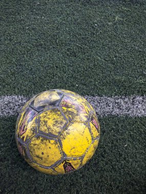 Suni çim ile ilgili eski futbol 