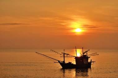 gün batımı ve tekne