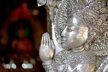 Gümüş Buda heykeli