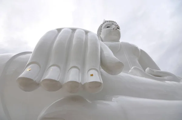 Weiße Buddha-Statue — Stockfoto