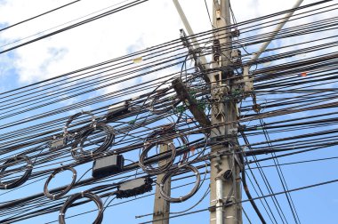 dolaştırmak kablo ve hüzünlü müzik