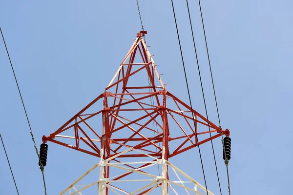 Pólo elétrico e céu — Fotografia de Stock