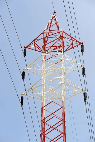 Pólo elétrico e céu — Fotografia de Stock