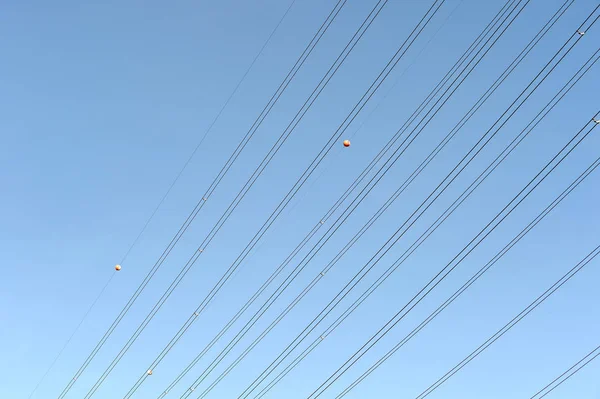 Kabel line a modrá obloha — Stock fotografie