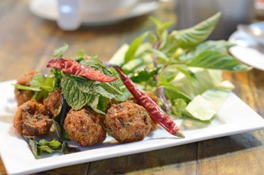 Baharatlı kıyılmış domuz