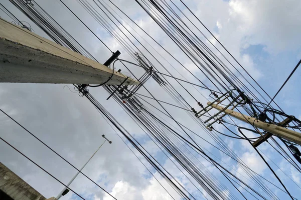 전기 극과 하늘 — 스톡 사진