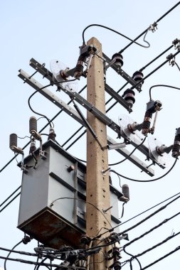 elektrik direği hattı