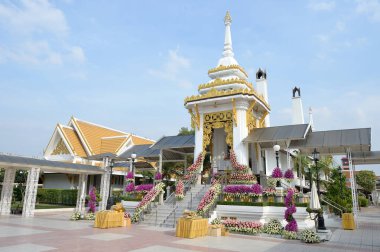 Tapınağı (Wat Phra Si Mahathat)
