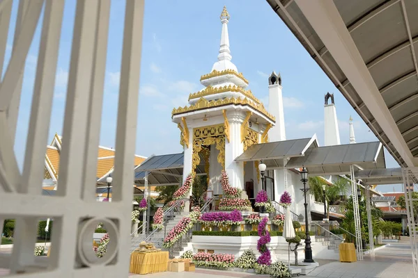 Templo (Wat Phra Si Mahathat ) —  Fotos de Stock