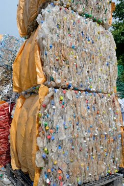 plastic fles recycling
