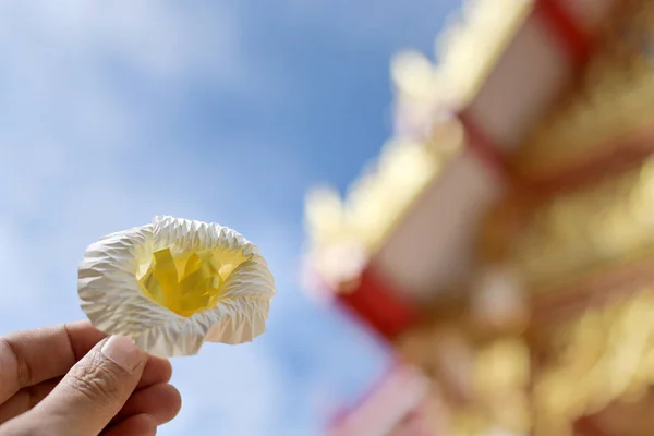 sandalwood  Flowers for Respect Buddhist funeral