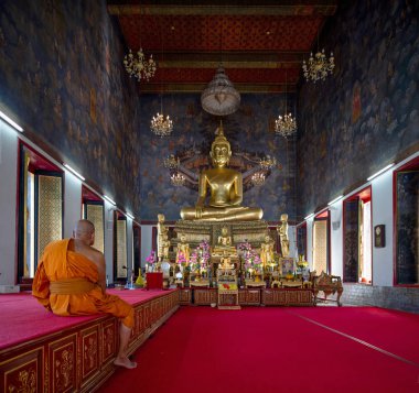 Metal kiliselerdeki keşişler, kaleler, Wat Ratchanaddaram Worawihan