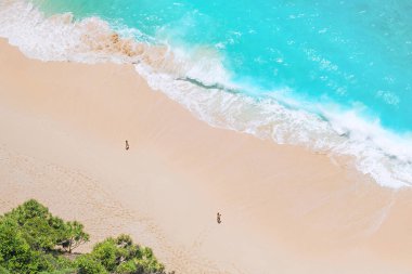 Endonezya 'nın Bali adasında güzel deniz ve mavi gökyüzü