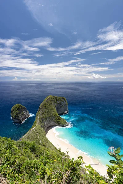 美丽的大海和蓝天在巴里岛印度尼西亚 — 图库照片
