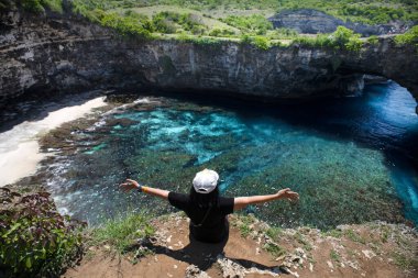 Endonezya 'nın Bali adasında güzel deniz ve mavi gökyüzü